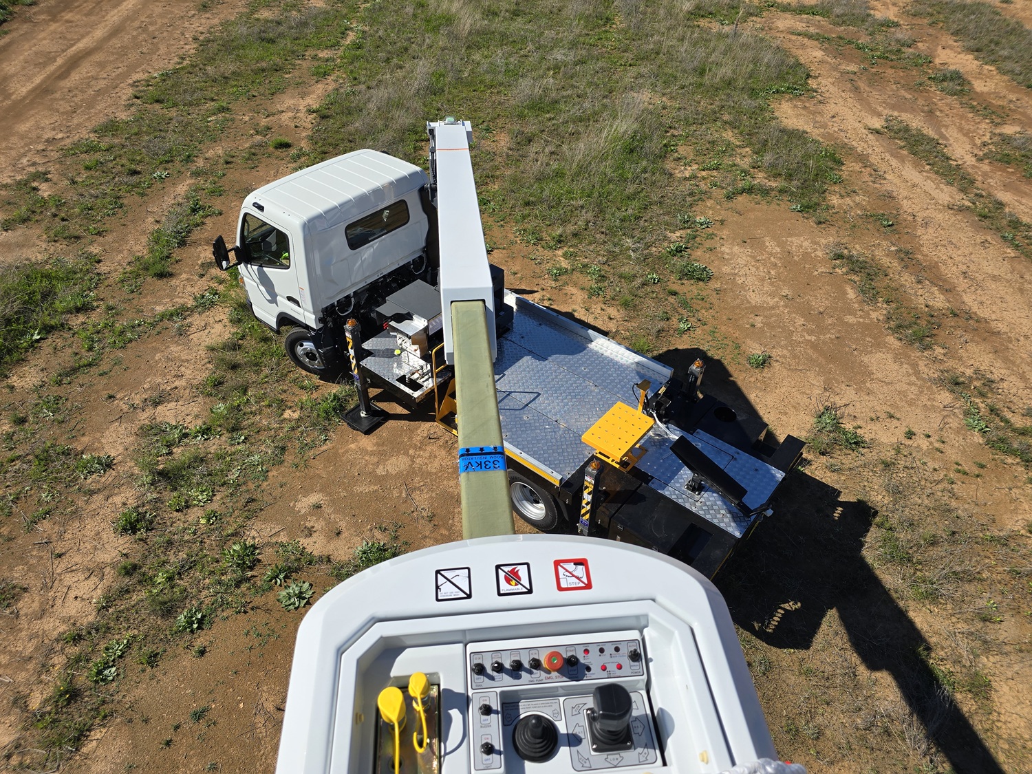 ASP Level 2 EWP, Level 2 service truck Australia, insulated bucket truck, telecommunications EWP, Waimea AU, Versalift Australia, AS1418.10 compliance, turnkey service vehicles.